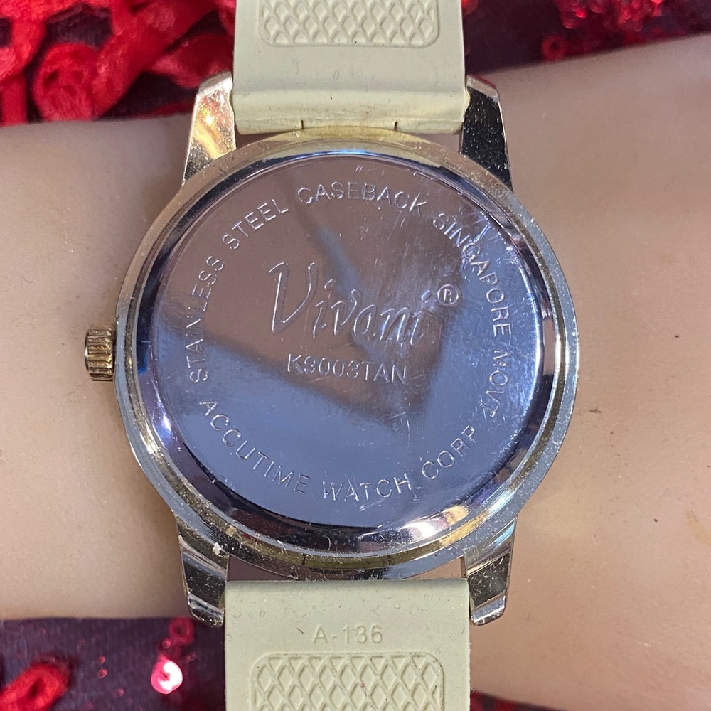 Vintage Sage Green Wrist Watch - Picture 3 of 6